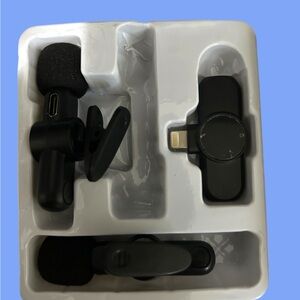 Black Wireless Microphone Set